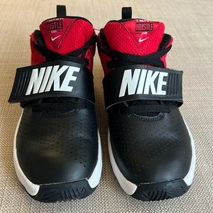 Nike Team Hustle D 8